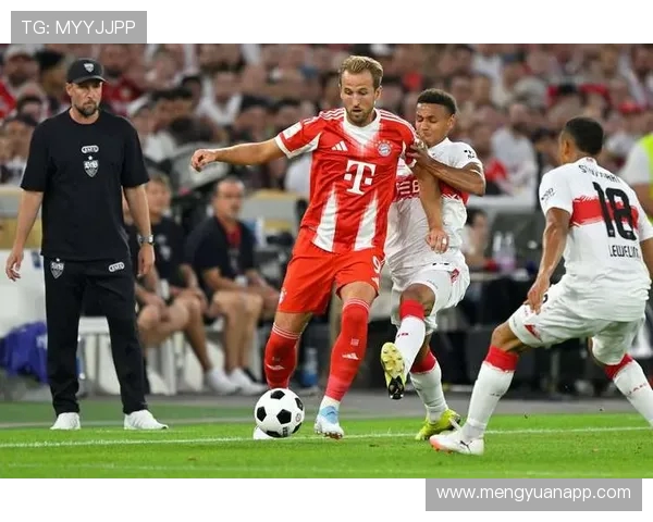 西语好兄弟迪亚斯与帕利尼亚共度拜仁首堂训练课成为焦点